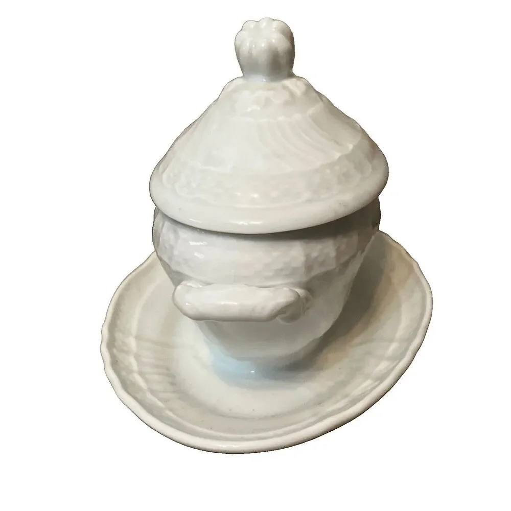 Richard Ginori White Embossed Covered Lidded Sauce Dish Italy Serving Tureen